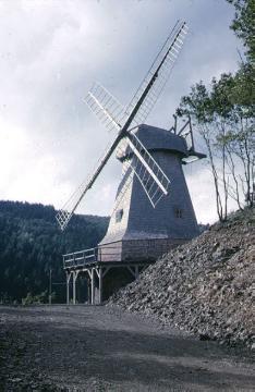 LWL-Freilichtmuseum Hagen: Turmwindmühle Janwlecke aus Minden vor dem Museumsdorf