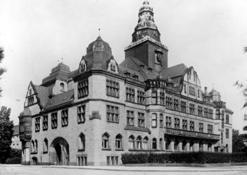 Rathaus Recklinghausen am Kaiserwall, Südfront zum Erlbruchpark (?) - Neorenaissance, erbaut 1905-1909, Architekt: Otto Müller-Jena