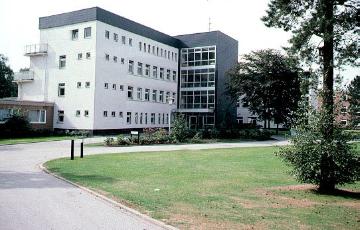 Verwaltungs- und Laborgebäude der neuen Haard-Klinik, LWL-Klinik Marl-Sinsen für Kinder- und Jugendpsychiatrie, erbaut 1968-1974.