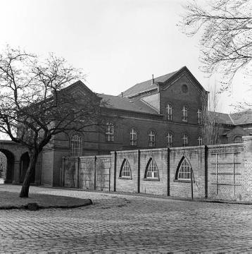 Provinzial-Heilanstalt Lengerich, 1950: Innenhofmauer zur Trennung der einzelnen Abteilungen, später im Zuge einer Innenhofentkernung abgerissen. 