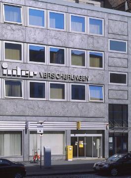Gebäude der Inter-Versicherungen an der Warendorfer Straße und aufgegebene Filiale der Deutschen Post AG