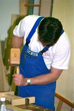 Ausbildung in der Lehrwerkstatt für Holzverarbeitung der Kreishandwerkerschaft Märkischer Kreis. Iserlohn, 1999.