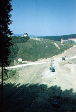 Die Großbaustelle des Biggestaudamms am Dünneckenberg (Bauzeit 1957-1965) in der ersten Bauphase