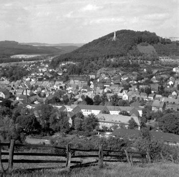 Niedermarsberg mit Blick auf den Bilstein
