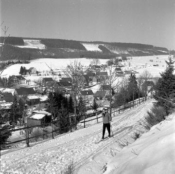 Blick auf das verschneite Elkeringhausen