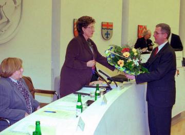 Amtseinführung des Ersten Landesrates Hans-Ulrich Predeick: Gratulation durch Marianne Wendzinski, Stellvertretende Vorsitzende der Landschaftsversammlung