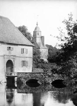 Schloss Westerwinkel bei Herbern: Gräftenbrücke und Torhaus