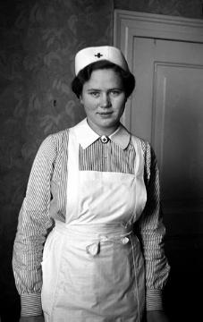 Dienstverpflichtete Rote-Kreuz-Schwester Walburga Hater (1925-2015).
