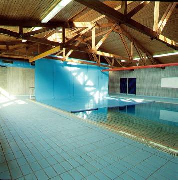 Hallenschwimmbad der neuen Haard-Klinik, LWL-Klinik Marl-Sinsen für Kinder- und Jugendpsychiatrie, erbaut 1968-1974.