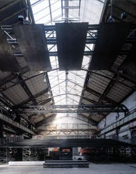 Industriedenkmal Jahrhunderthalle (Veranstaltungshalle), moderne Bühnentechnik: Kranbahnen und -brücken zur flexiblen Gestaltung der Halle