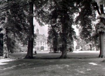 Promenade am Residenzschloss mit Blick auf die Hauptfront, um 1940?