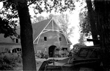Einquartierungen, Hof Schulze Böckenhoff mit Fahrzeugen einer SS-Einheit aus Österreich, die von Herbst 1939 bis Frühjahr 1940 in Raesfeld stationiert war