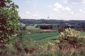 Blick vom Kleeberg  in die Landschaft der Exterheide und zum Fernsehturm