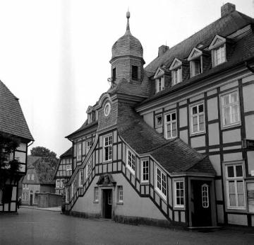 Das Rathaus, um 1800 errichteter Fachwerkbau