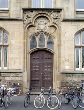 Eingangsportal der Domherrenkurie am Domplatz 23 (Teilbereich der Westfälischen Wilhelms-Universität)