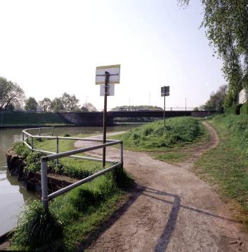 Dortmund-Ems-Kanal: Westlicher Uferweg zur Brücke Warendorfer Straße, Blick von Nordwesten