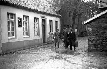Soldaten im Heimaturlaub, Abschied von Ernst Büsken