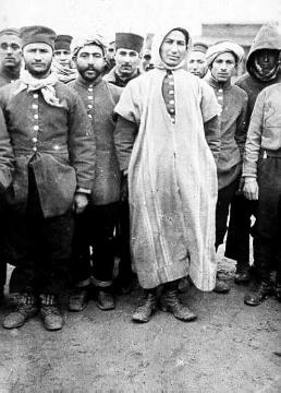 Kriegsschauplatz Frankreich um 1916: Kriegsgefangene des französischen Kolonialkorps (Marokkaner)