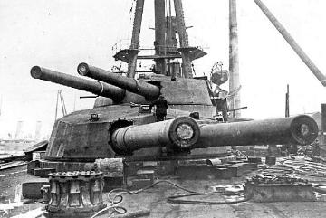 Kriegsschauplatz Skagerrak 1916: Schwere Artilleriegeschütze auf einem englischen Schlachtschiff