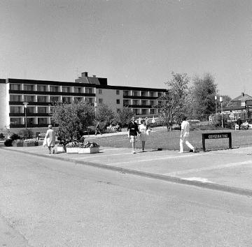 Straße zum Rosenau-Sanatorium in Bad Sassendorf, später Fußgängerzone. Undatiert, um 1970?