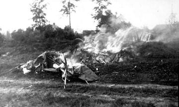 Kriegsschauplatz Reims und die Champagne (Frankreich) 1914: Abgeschossenes Flugzeug
