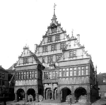 Die Hanse: Das Rathaus von Paderborn, erbaut 1613-1620 im Stil der Weserrenaissance unter Dietrich v. Fürstenberg