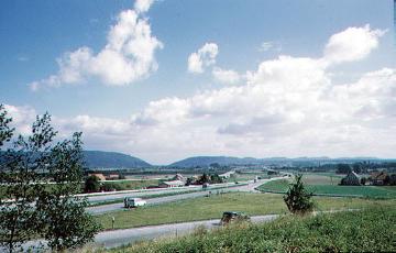 Die Autobahn A 2 mit Blick zur Porta Westfalilca von Süden