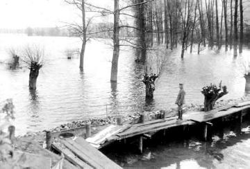 Kriegsschauplatz Frankreich 1917: Künstliche Überschwemmung der Oise durch Aufstauung zu Verteidigungszwecken