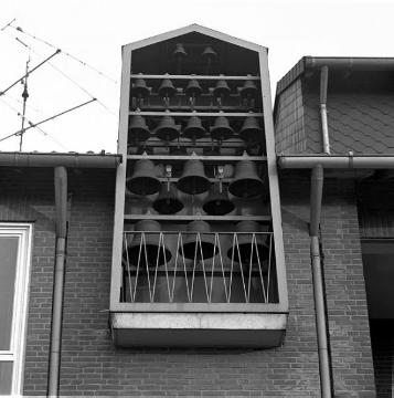 Glockenspiel am Gebäude der LWL-Förderschule für Blinde und Sehbehinderte
