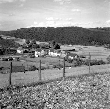 Das alte Dorf Sondern im Biggetal vor der Flutung des Biggestausees im Jahre 1965