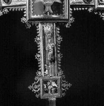 Vortragekreuz, um 1420: Miniatur der Hl. Katharina mit Schwert und Rad - Silber, vergoldet, Kreuzgröße rd. 33 x 26 cm (katholische Pfarrkirche St. Ludgeri)
