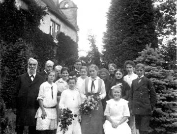 Forsthof Obereimer, Försterfamilie Goebel 1916: Familienporträt anlässlich der Erstkommunion von Tochter Annemarie