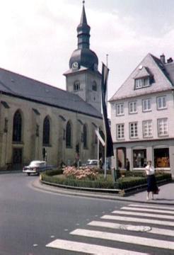 Kath. Pfarrkirche St. Walburga, errichtet um 1663, Brandzerstörung 1945, Wiederaufbau 1947-1954