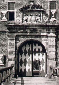 Schloss Raesfeld: Portal mit Wappengiebel