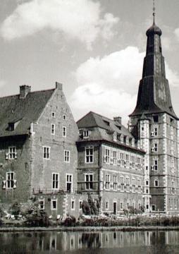 Schloss Raesfeld: Turm und Teilansicht des Herrenhauses