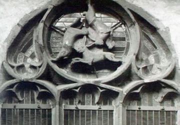 Das Hasenfenster am Kreuzgang des St. Liborius Domes