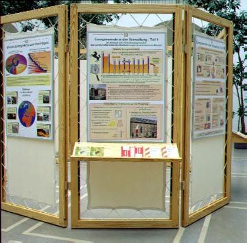 Ausstellungstafel zum Thema Klimaschutz im Lichthof des Landeshauses
