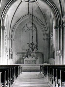 Die Kirche St. Johannes d.T., Blick auf den Altar