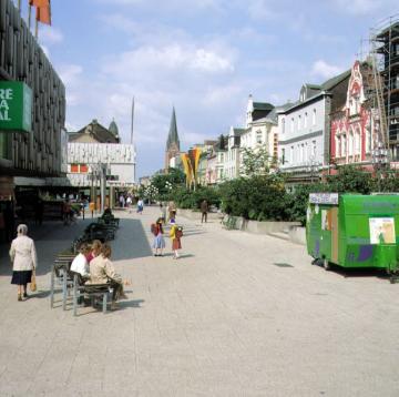 Die Bahnhofstraße: Fußgängerzone und Einkaufsmeile im Stadtzentrum