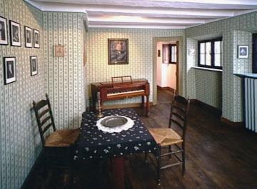 Haus Rüschhaus: Das Arbeitszimmer der Annette von Droste-Hülshoff, Blick zum Klavier