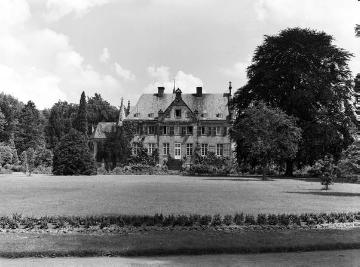 Schloss Surenburg bei Riesenbeck: Gartenfront des Seitenflügels mit Blick über den Schlosspark