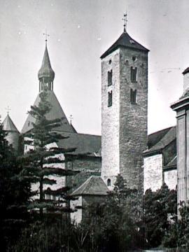 St. Bonifatius-Kirche: Ostseite mit südlichem Kirchturm, ehem. Klosterkirche des Stiftes Freckenhorst (860-1811)