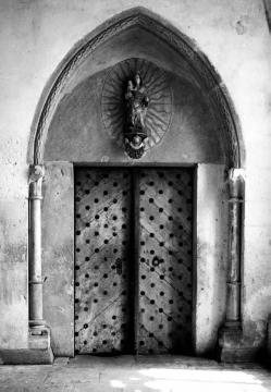 Ehem. Zisterzienserkloster Marienfeld: Gotisches Portal des Kreuzganges mit Marienbild (Mitte 14. Jahrhundert)