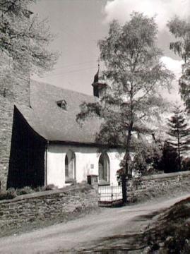 Kath. Pfarrkirche St. Johannes Evangelist, Eversberg, Langhaus von Südwesten - Errichtung im 13. Jh., Hallenausbau im 16. Jh.