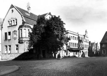 Ortszentrum mit Marktplatz und Rathaus, erbaut 1908 - Ansicht um 1930?