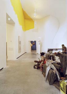 "(my private) Heroes", Eröffnungsausstellung im Marta Herford, Museum für Kunst, Architektur, Design, von Mai bis September 2005.