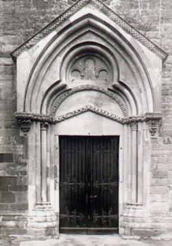 Das nördliche Portal der Propsteikirche St. Petrus