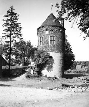 Burgturm Davensberg in Ascheberg, erbaut um 1530, Gefängnisturm der im 18. Jh. verfallenen Ritterburg Davensberg mit Folterkammer, "Hexenstock" und Verlies, heute Heimatmuseum
