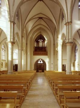 Kath. Pfarrkirche St. Johannes Baptist, Kirchenhalle Richtung Orgel, neugotischer Kirchenbau von 1887/1956