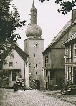 Oberstadt, Straßenansicht mit kath. Stadtkapelle St. Georg, Hallenkirche, eingeweiht 1323, Ansicht um 1940?